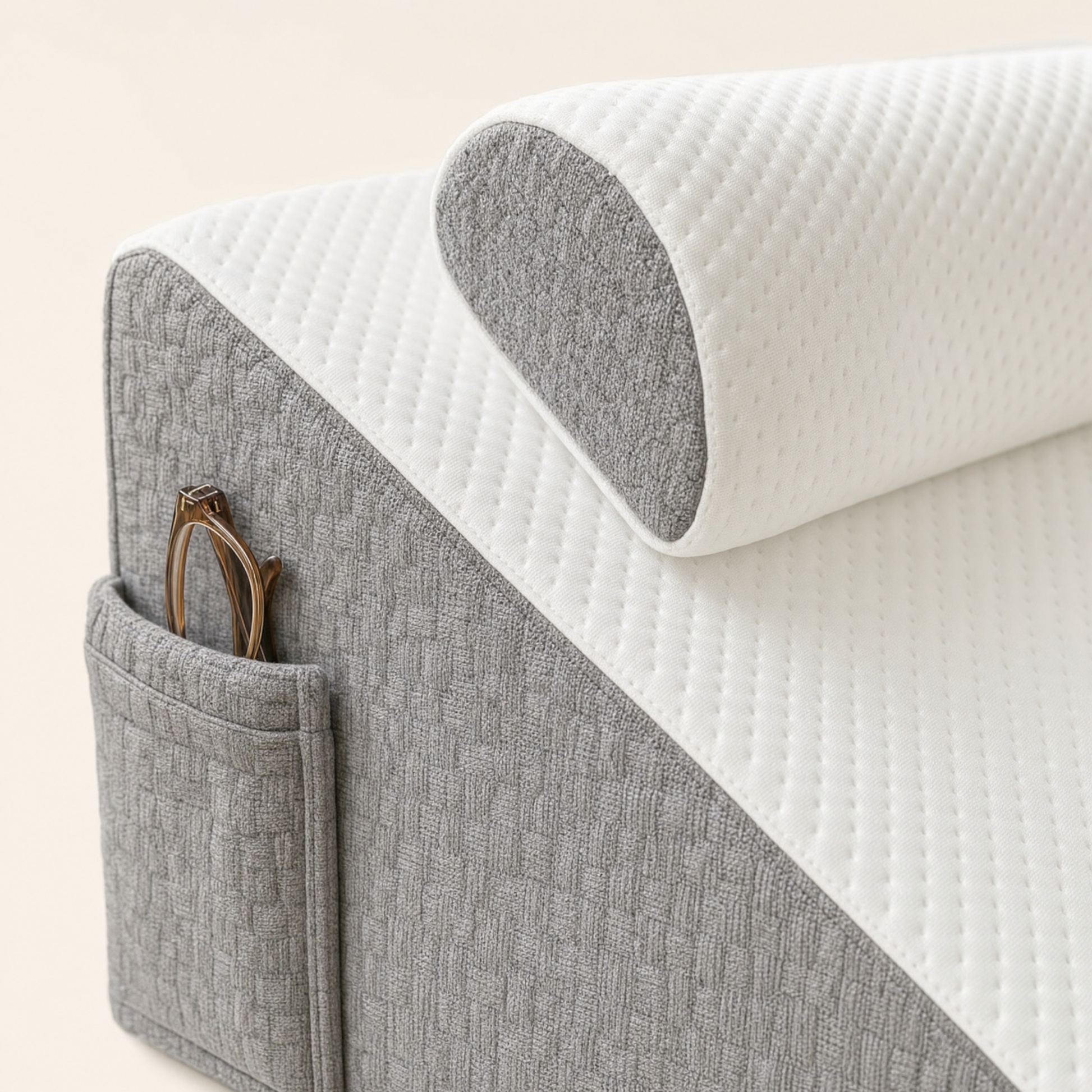 Detail of the detachable bolster and side pockets on the anti-snoring wedge pillow